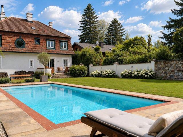 NEULENGBACH | Revitalisierte Landhausvilla mit Stil auf 1.625 m² großem Grundstück | Pool | ZELLMANN IMMOBILIEN