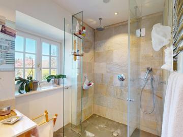 NEULENGBACH | Revitalisierte Landhausvilla mit Stil und traumhaft großzügigen Grundstück | Pool | ZELLMANN IMMOBILIEN