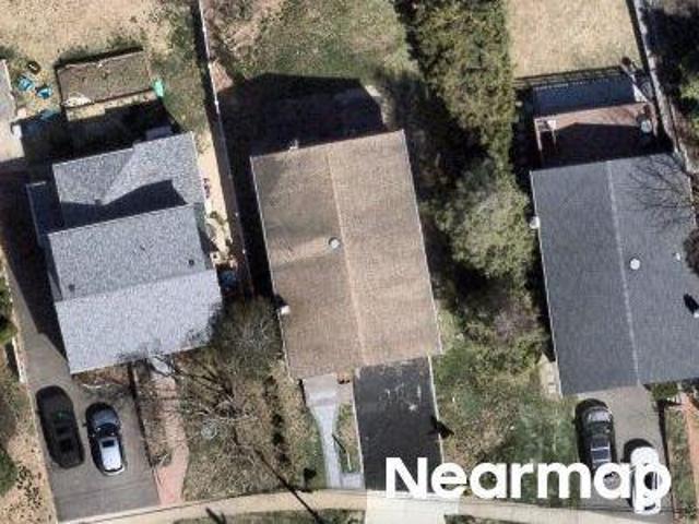 Neulist Ave