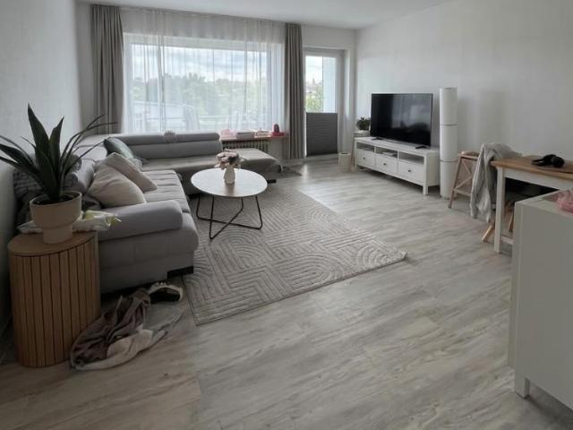 Neumünster Aufzug, Kellerraum, Balkon, Vollbad, Einbauküche, Garage möglich