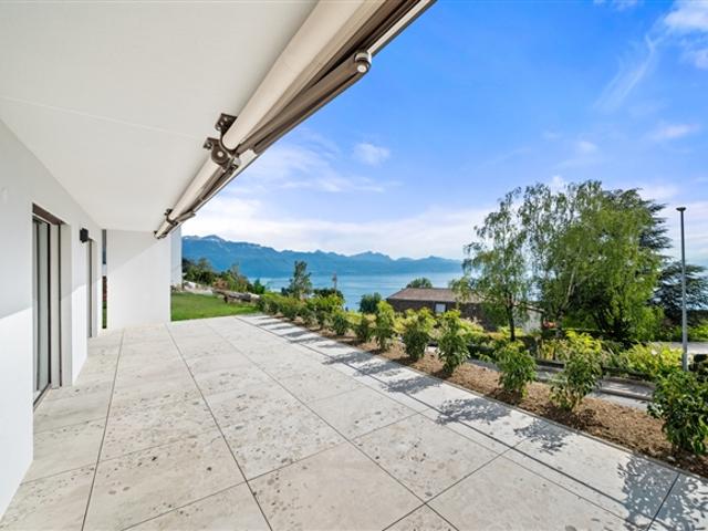 Neun | Terrasse & Garten mit Seeblick