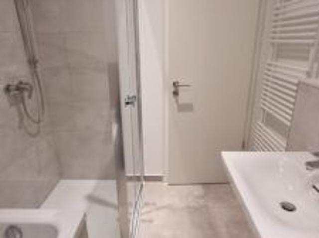 Neundorfer Str. 47, Wohnung 2 ~~~ Erstbezug, Balkon, Bad mit Wanne und Dusche, Abstellraum, Keller, Aufzug