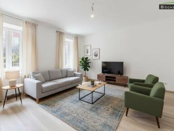 NEUSANIERTE Mietwohnung mit möblierter Küche und ca. 68,81 m² + in unmittelbarer Nähe zum Hauptplatz