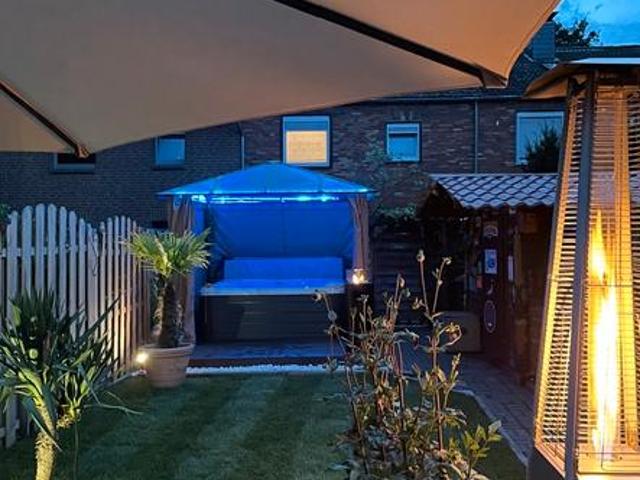 Neuss, tolles Haus mit Pool und Sauna zu verkaufen