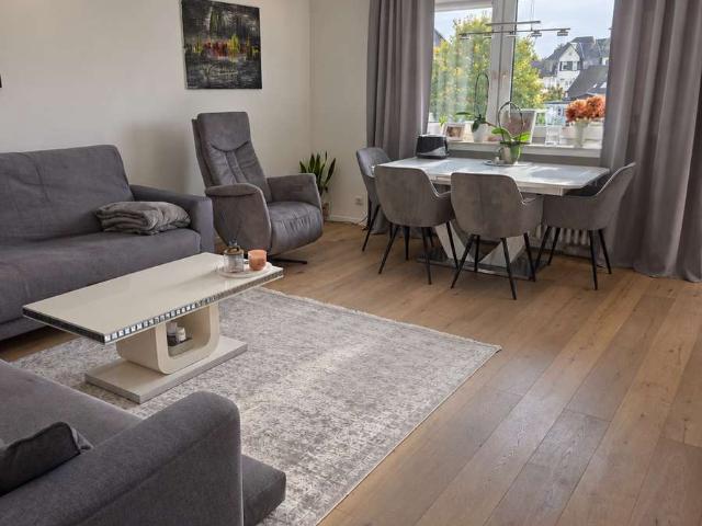 Neuss: Helle 3 Zimmer Wohnung mit Balkon