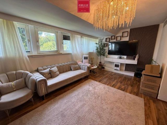 Neuss Hoisten: 2 Zimmer Dachgeschosswohnung mit Duschbad, großem Wohnbereich und Gemeinschaftsgarten