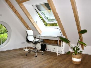 Neuss/Düsseldorf Alleinstehendes Künstleratelier im Park am Wasserfall, Neuss Amsterdam Apartments for Rent