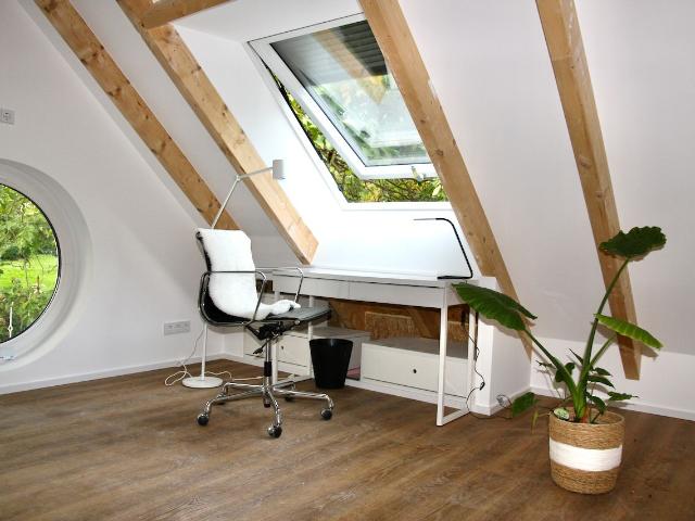 Neuss/Düsseldorf Alleinstehendes Künstleratelier im Park am Wasserfall, Neuss Amsterdam Apartments for Rent