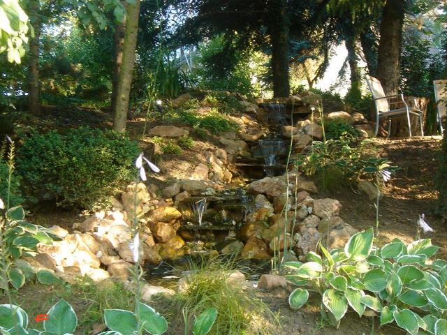 Neuss/Düsseldorf Alleinstehendes Künstleratelier im Park am Wasserfall, Neuss Amsterdam Apartments for Rent