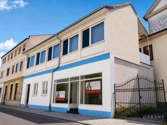 Neustadt b. Coburg Toplage am Marktplatz Wohn und Geschäftshaus mit Entwicklungspotenzial !