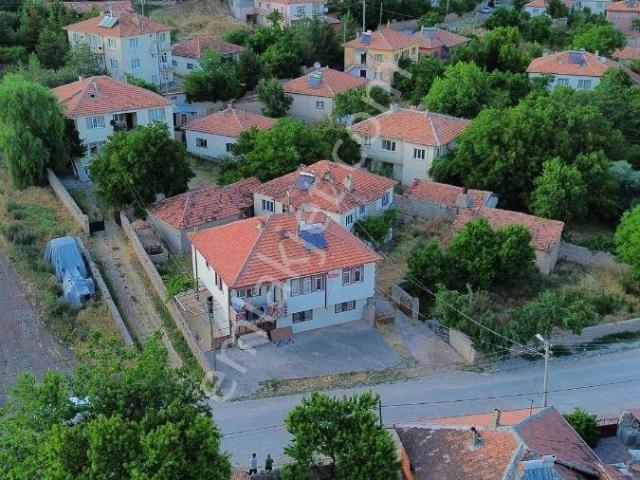 Nevzat Şener Bulvarında 1.389 M2 Arsa İçinde 2 Katlı Müstakil Ev