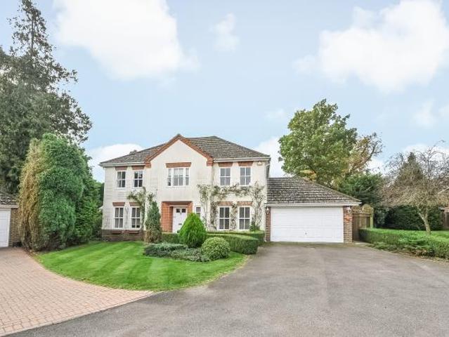 Nevelle Close, Binfield, Bracknell, RG42 5 bed detached house to rent £4,000 pcm £923 pw