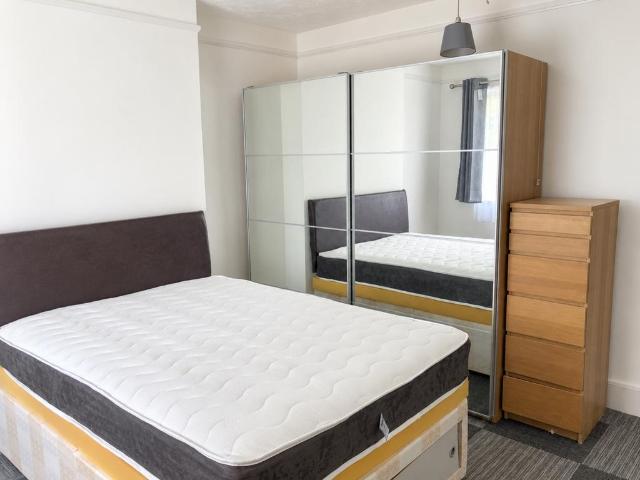 Nevena Court, 90 Effra Road, London SW2 1 bed terraced house to rent £850 pcm £196 pw