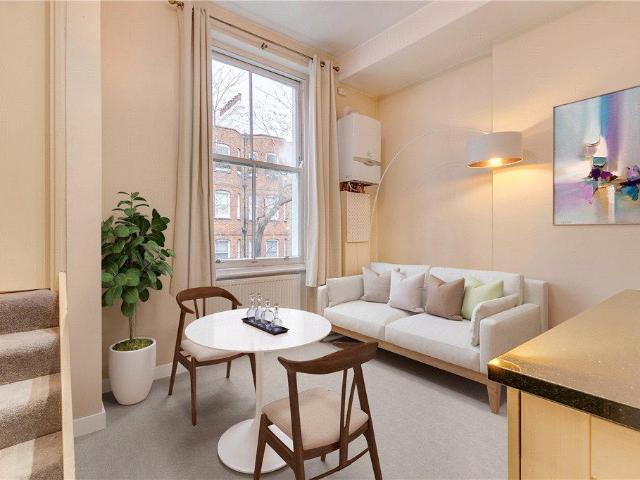 Nevern Square, Earls Court, London, SW5 1 bed apartment to rent £2,100 pcm £485 pw