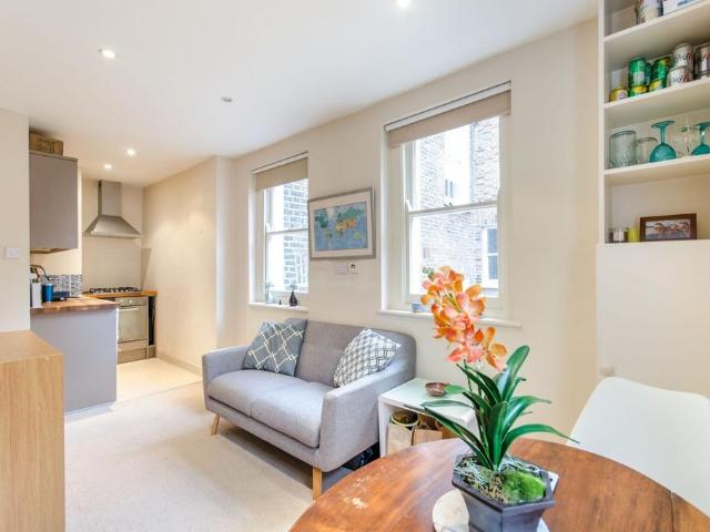 Nevern Square, Earls Court, London, SW5 1 bed flat to rent £2,492 pcm £575 pw