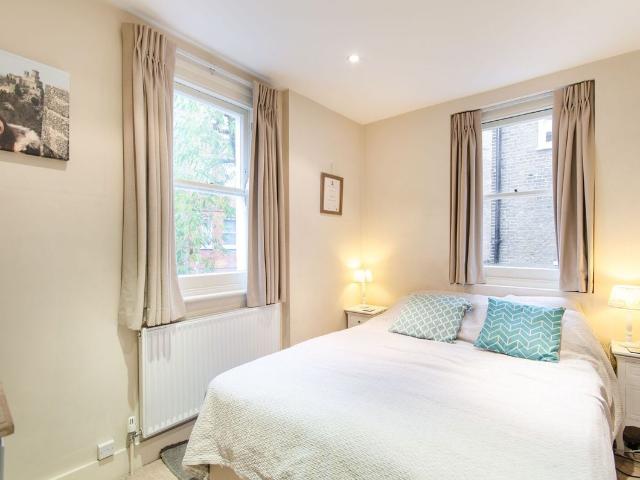 Nevern Square, Earls Court, London SW5, 1 bed flat to rent, £2,492 pcm | PrimeLocation
