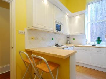 Nevern Square, Earls Court, London, SW5 2 bed flat to rent £4,009 pcm £925 pw