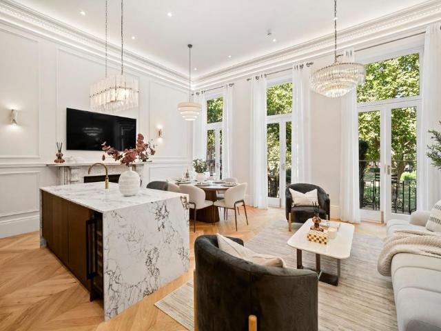Nevern Square, Earls Court, London, SW5 2 bed flat to rent £7,750 pcm £1,788 pw