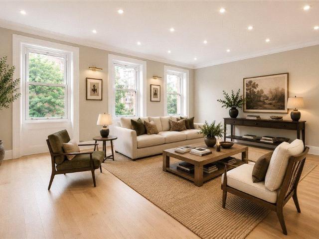 Nevern Square, Earls Court, London, SW5 4 bed apartment to rent £5,800 pcm £1,338 pw