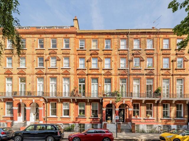 Nevern Square, Earls Court SW5, 3 bed flat to rent, £5,500 pcm | PrimeLocation