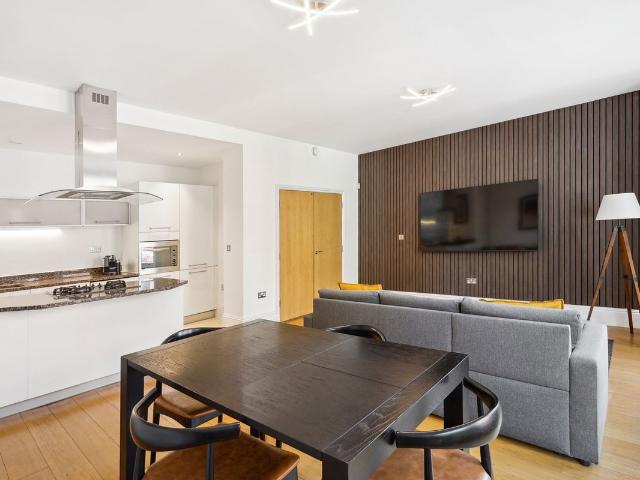 Nevern Square, Earls Court SW5, 3 bed flat to rent, £9,750 pcm | PrimeLocation