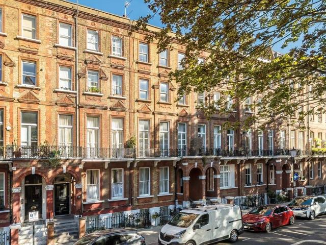 Nevern Square, London SW5 4 bed flat to rent £6,050 pcm £1,396 pw