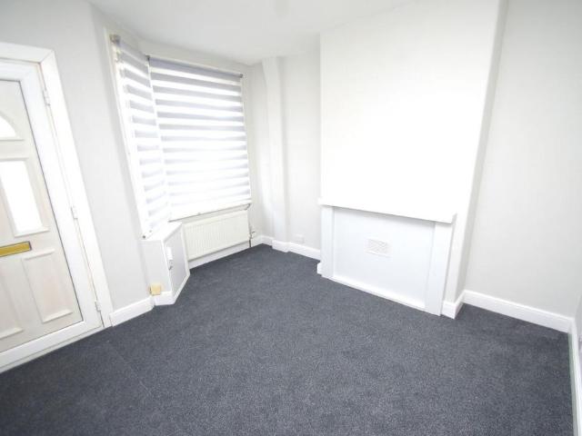 Nevill Grove, Watford, WD24 2 bed terraced house to rent £1,600 pcm £369 pw
