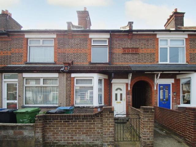 Nevill Grove, Watford, WD24 2 bed terraced house to rent £1,600 pcm £369 pw