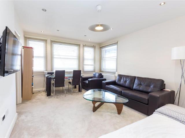 Neville Court, Abbey Road, London, NW8 2 bed flat to rent £3,300 pcm £762 pw