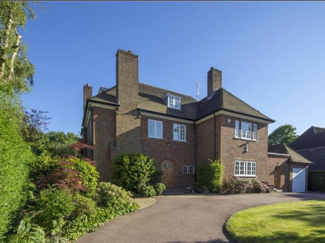 Neville Drive, Hampstead Garden. 5 bed detached house to rent £15,167 pcm £3,500 pw