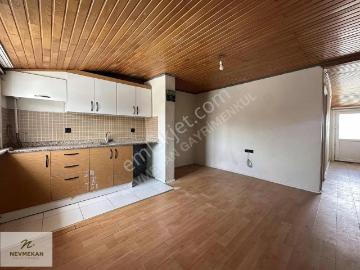 Nevmekan'dan Atışalanı Caddesinde Kiralık 1+1 Teraslı Daire