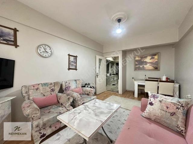 Nevmekan'dan Metro Ve Caddeye Yakın Kiralık 2+1 Asansörlü Daire