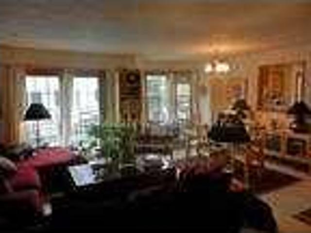 Newton 3BR 2BA, SHOW ID# 22WConvenient West location at