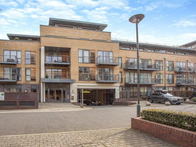 Newton Court, Kingsley Walk. 1 bed apartment to rent £1,750 pcm £404 pw