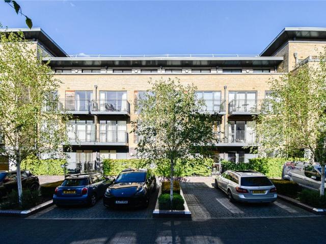 Newton Court, Kingsley Walk. 2 bed apartment to rent £2,450 pcm £565 pw