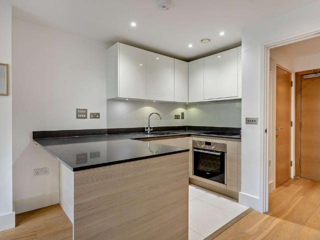 Newton Court, Kingsley Walk, Cambridge CB5, Studio to rent, £1,450 pcm | PrimeLocation