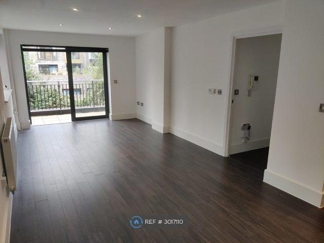 Newton Court, London E3, 2 bed flat to rent, £2,400 pcm | PrimeLocation