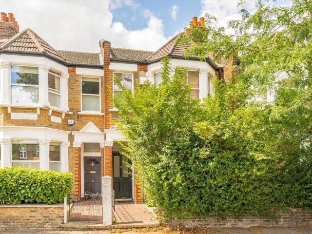 Newton Avenue, London W3 2 bed flat to rent £2,150 pcm £496 pw