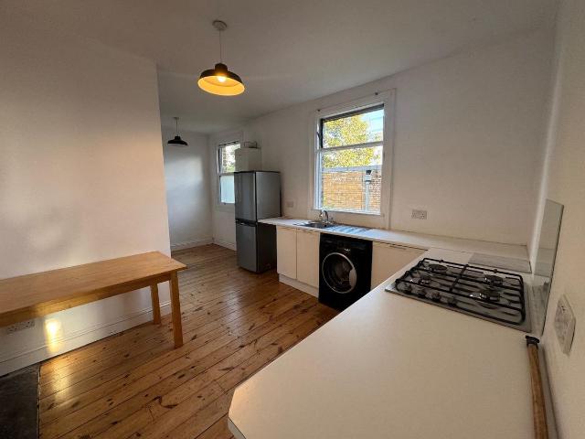 Newton Avenue, London W3, 2 bed maisonette to rent, £2,200 pcm | PrimeLocation