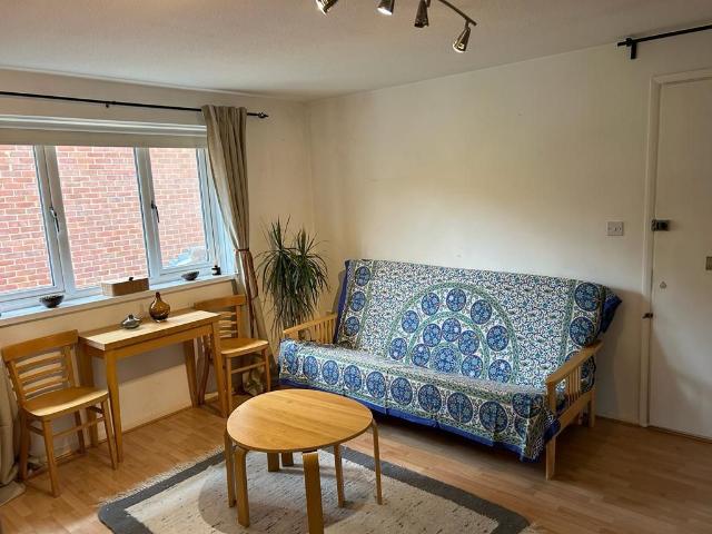 Newton Avenue, London N10, Property to rent, £1,295 pcm | PrimeLocation