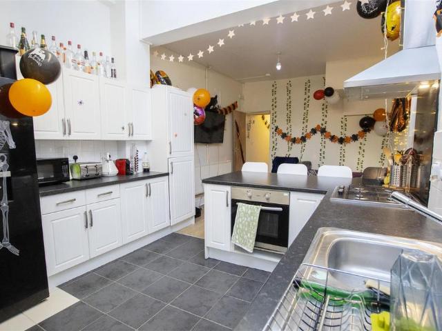 Newton Grove, Metchley, B29 6ED, United Kingdom | 5 bed house for rent #133648233 | Rentberry