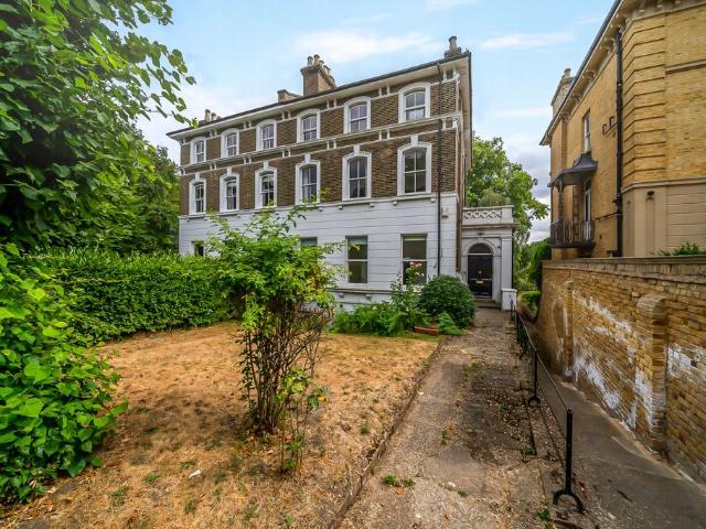 Newton House, Granville Park. 2 bed flat to rent £2,800 pcm £646 pw