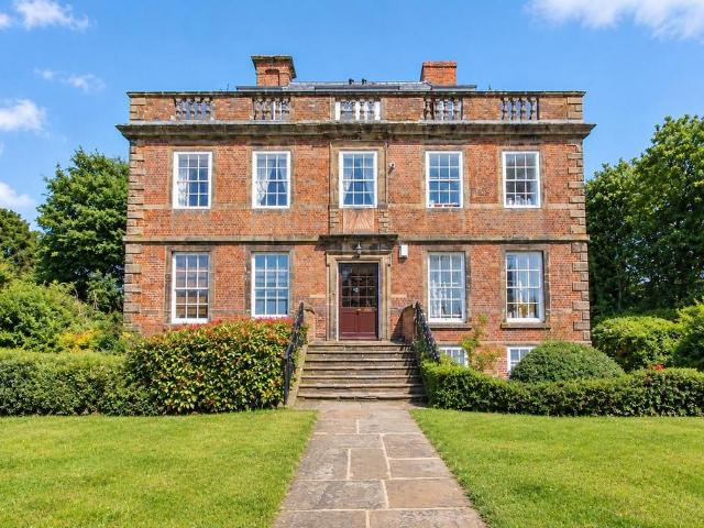 Newton Hall Drive, Chester CH2 1 bed flat to rent £825 pcm £190 pw