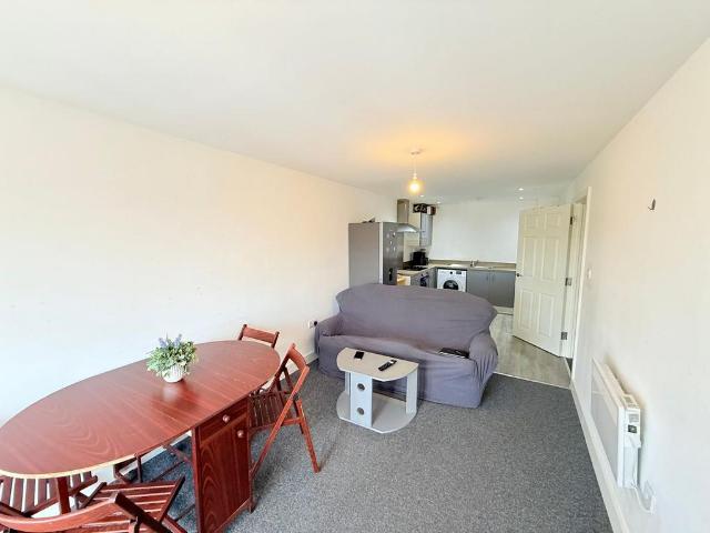 Newton Road, Yeovil, BA20 1 bed apartment to rent £750 pcm £173 pw