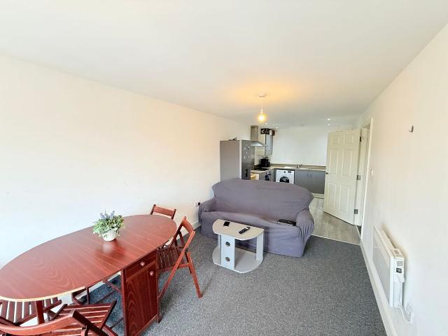 Newton Road, Yeovil BA20, 1 bed flat to rent, £750 pcm | PrimeLocation