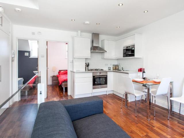 Newton Road London W2 1 bed flat to rent £2,250 pcm £519 pw