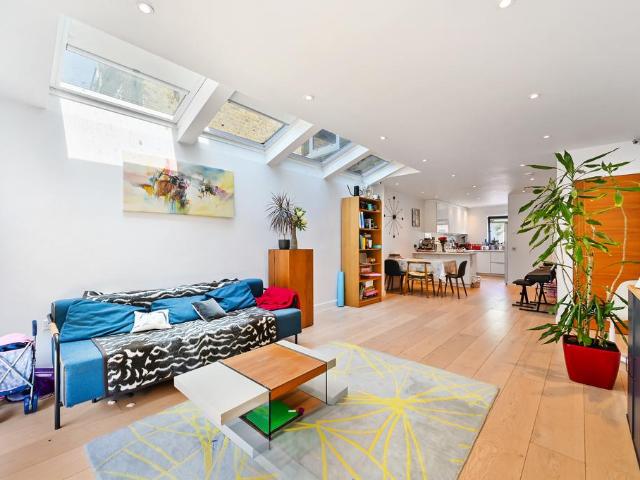 Newton Road, SW19 4 bed house to rent £4,250 pcm £981 pw