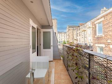 Newton Terrace Lane, Glasgow, G3 2 bed flat to rent £1,695 pcm £391 pw