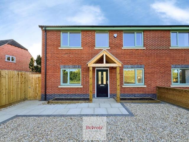 Newtown, Offenham Worcestershire, WR11 3 bed semi detached house to rent £1,600 pcm £369 pw
