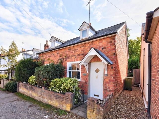Newtown Gardens, Henley On Thames RG9, 2 bed cottage to rent, £1,800 pcm | PrimeLocation